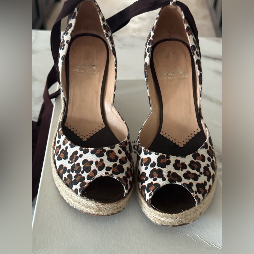Vintage Moschino Animal Print wedge ankle strap shoes w/ribbon tie. size -6.5